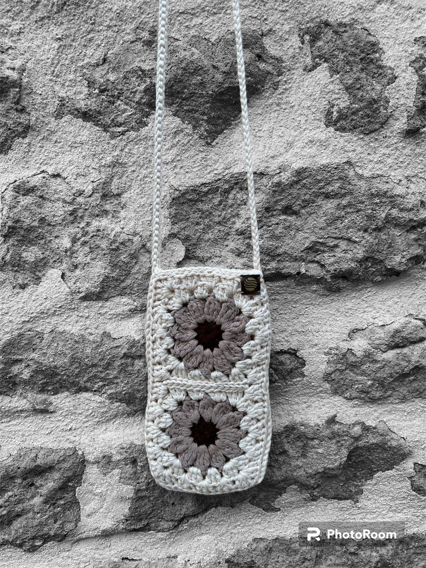 Pochette de téléphone "Camélia" Beige